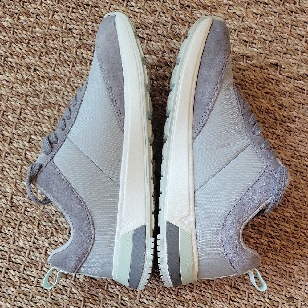 Vionic Breilyn Light Gray Suede and Nylon Sneakers Size 5. - Picture 4 of 9